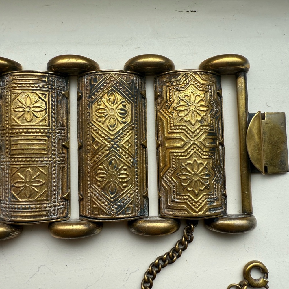 Antique Brass Victorian Book Chain Inverted Clasp Bracelet